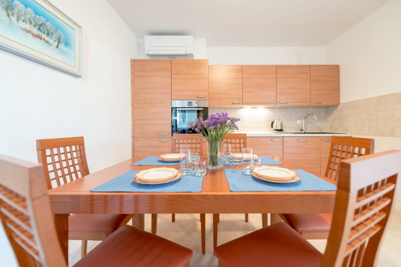 Apartmani Mirta أوميس المظهر الخارجي الصورة