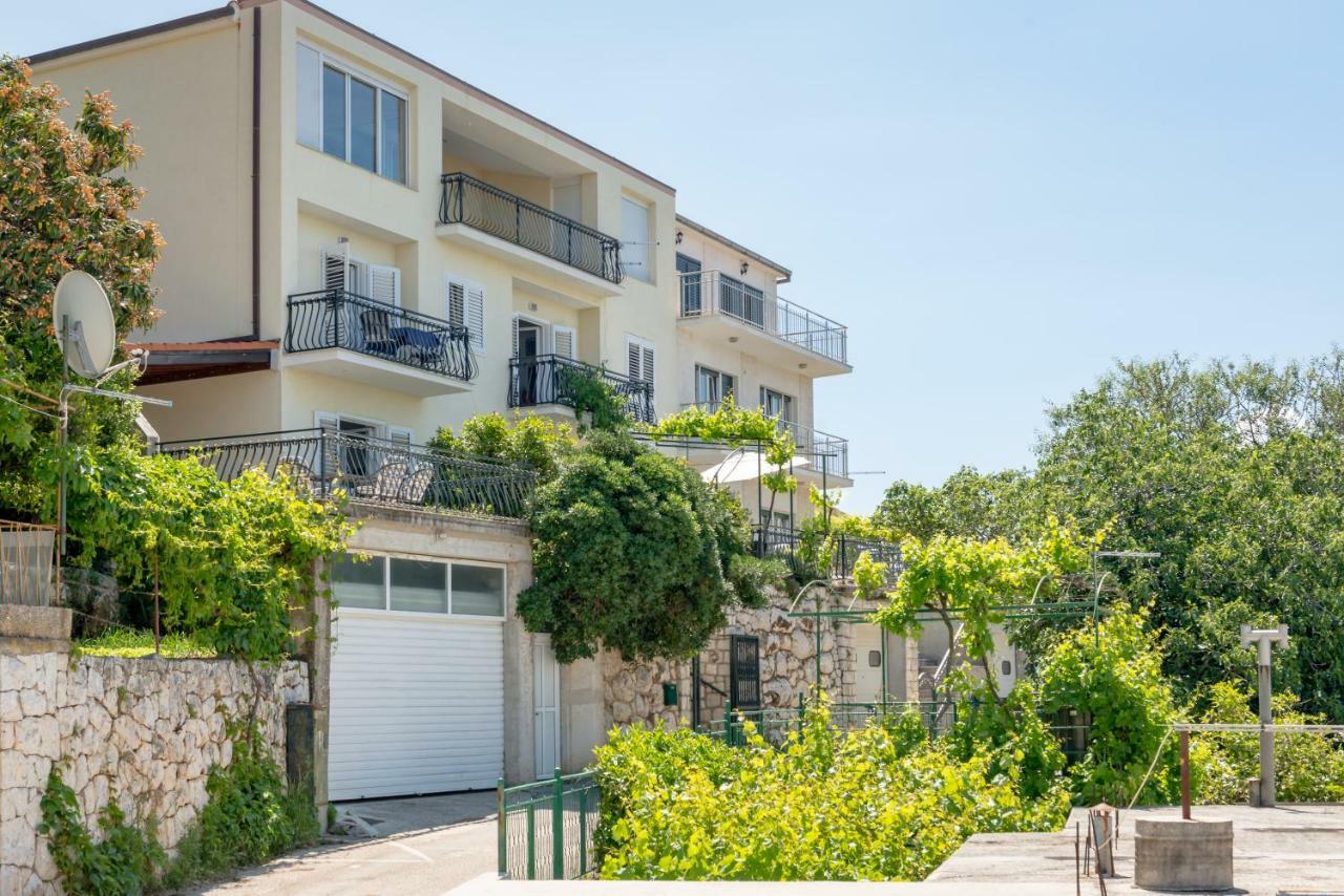 Apartmani Mirta أوميس المظهر الخارجي الصورة